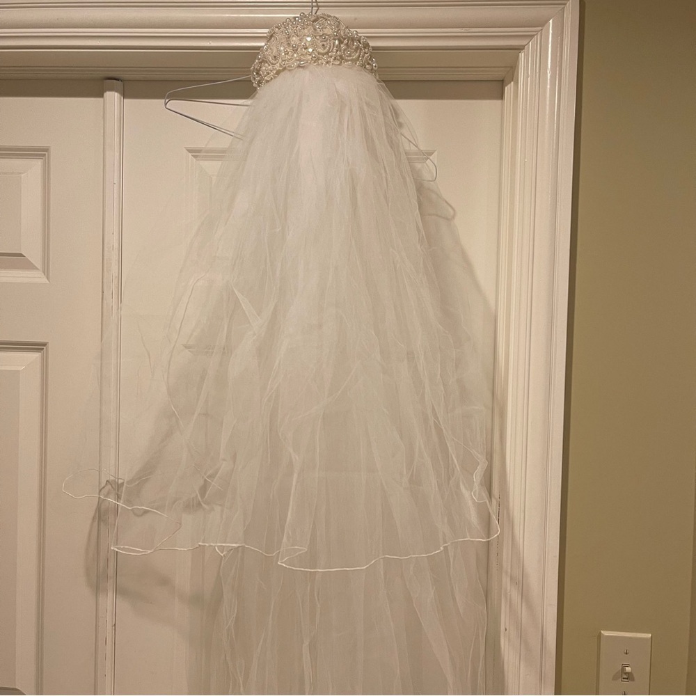 Wedding Pearl Crown with 3 tier lined Veil: Cathedral, Chapel and Blusher - Picture 4 of 15